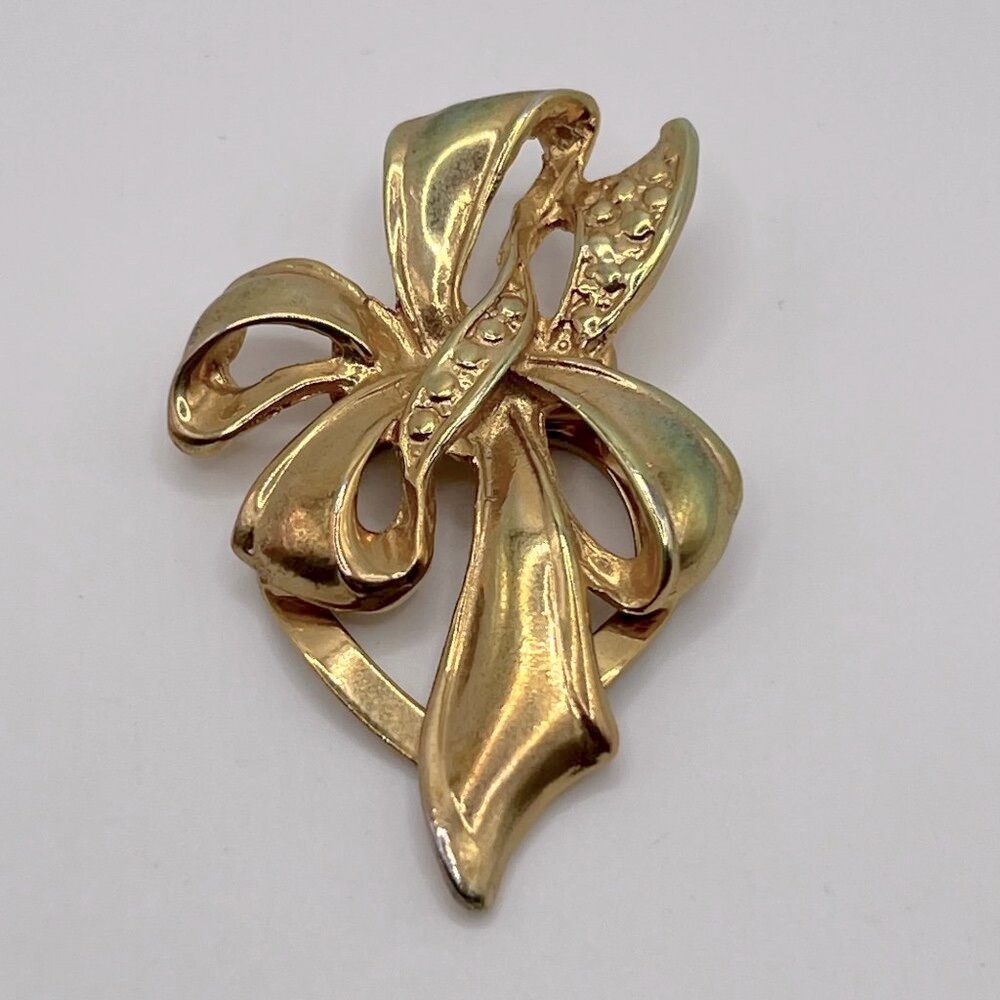 Vintage 1980’s gold plated bow scarf clip